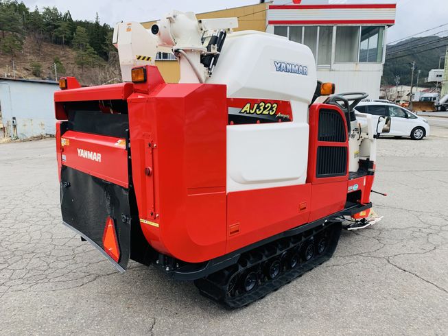 コンバイン AJ323 写真４