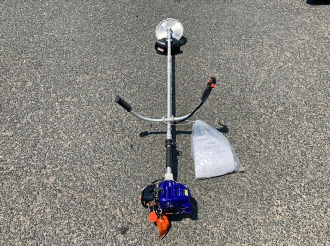 草刈機 EGT260 写真２