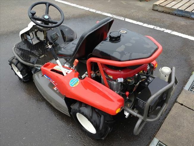 乗用草刈機 RM88 写真４