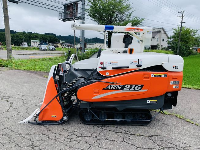 コンバイン ARN216-GLW 写真４
