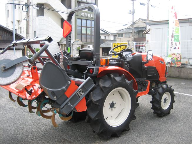 トラクター NB21SPFMARF4 写真４