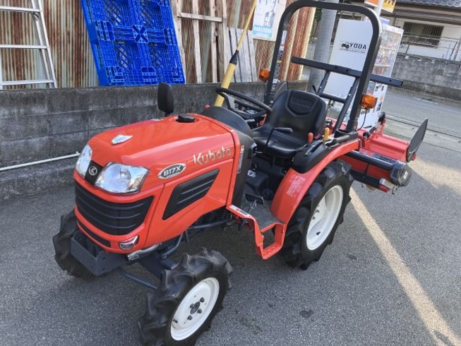 トラクター B17X-BSMAGRF3 写真２