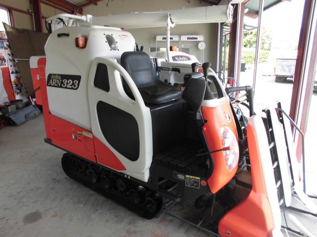 コンバイン ARN323G 写真３