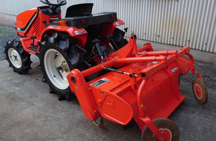 トラクター B52 写真３