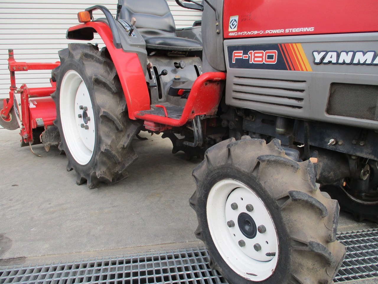 トラクター F180 写真３