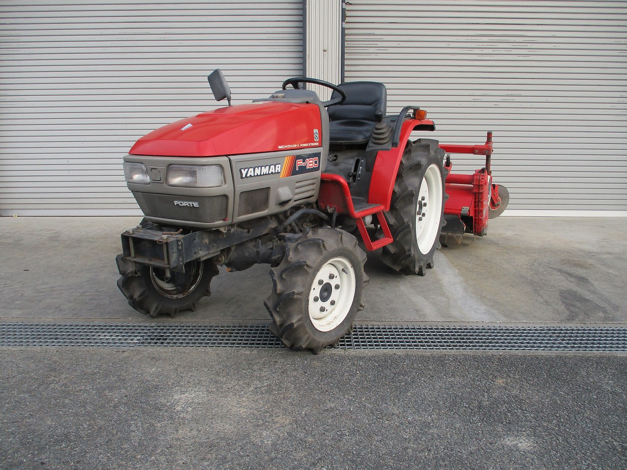 トラクター F180 写真４