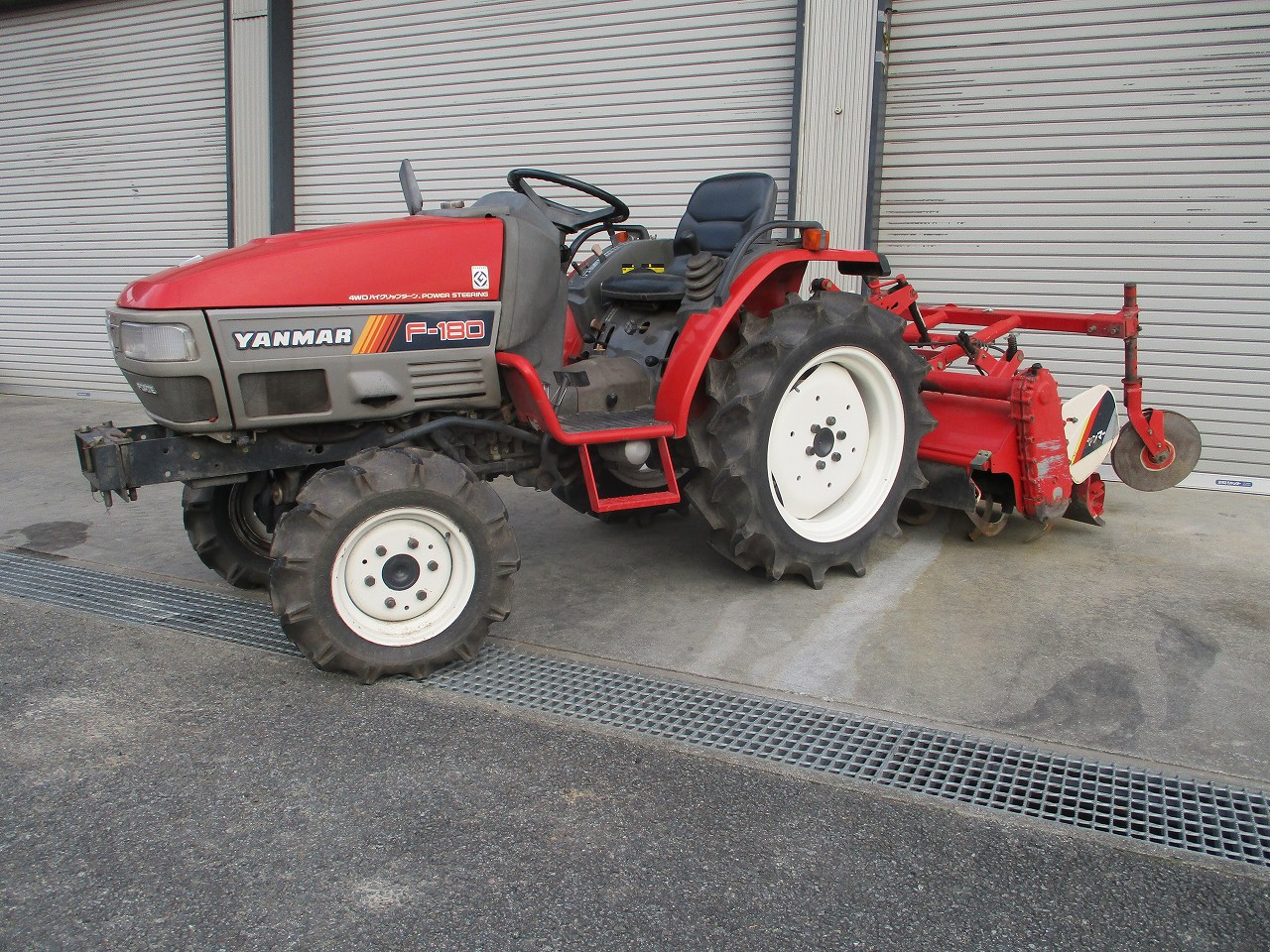 トラクター F180 写真５