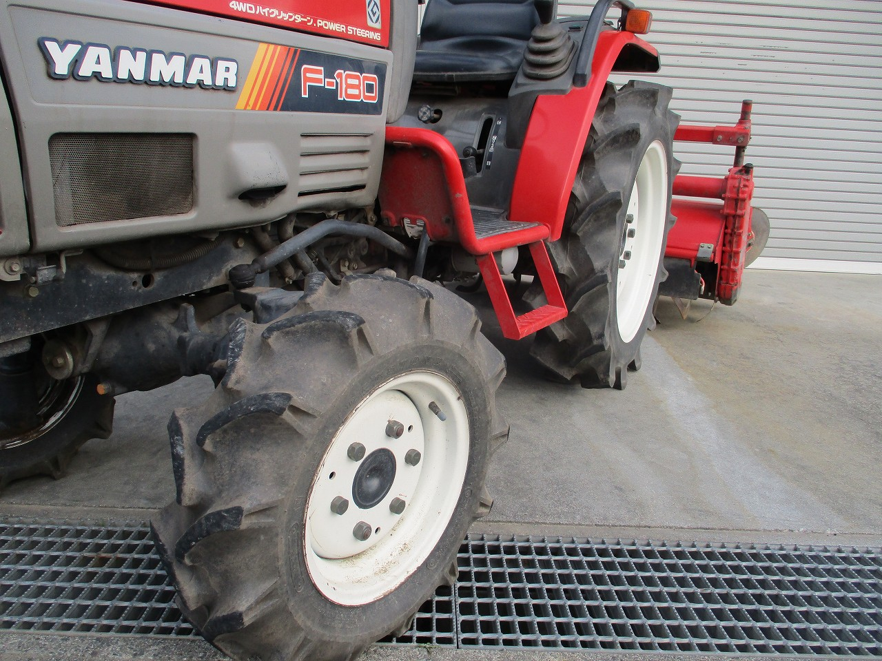 トラクター F180 写真６