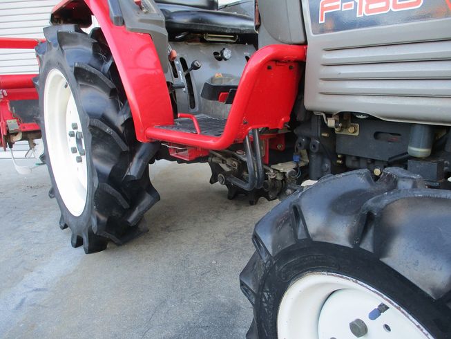 トラクター F180 写真４