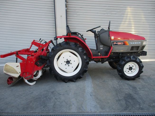 トラクター F180 写真２