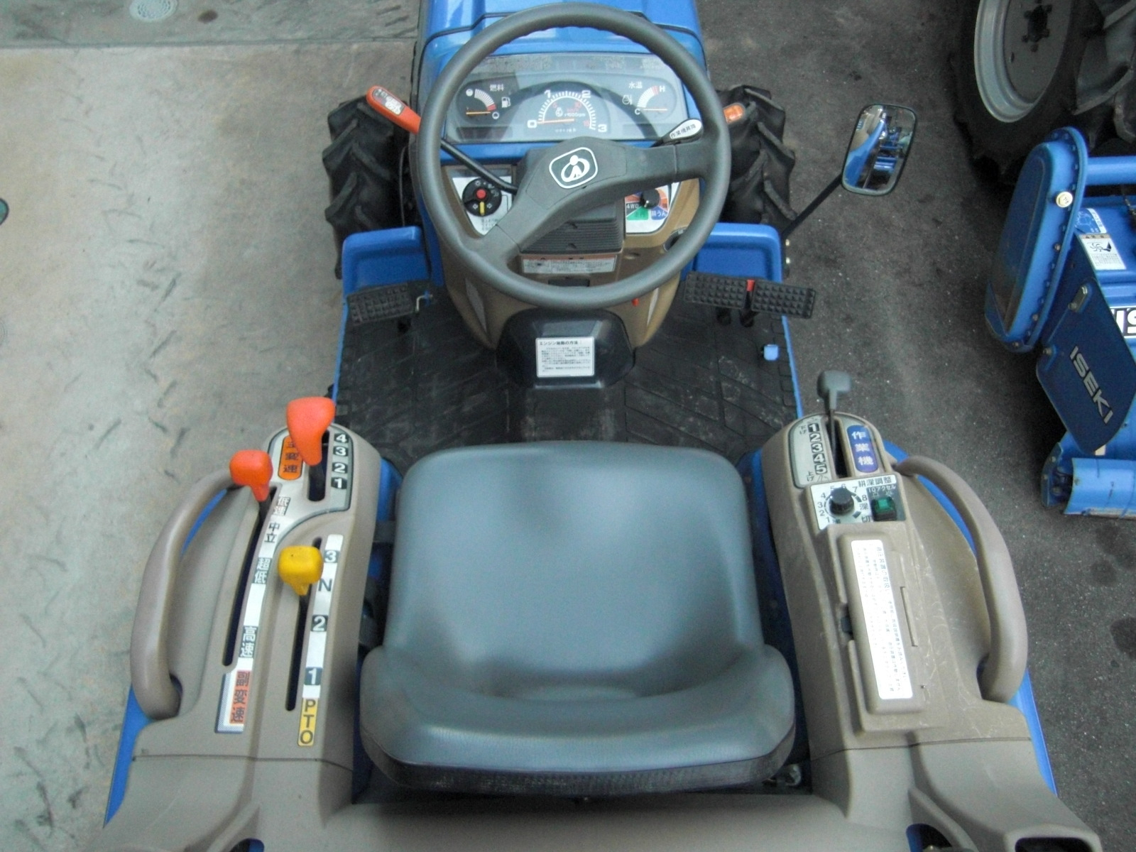 トラクター TH173Q-A13VD 写真３