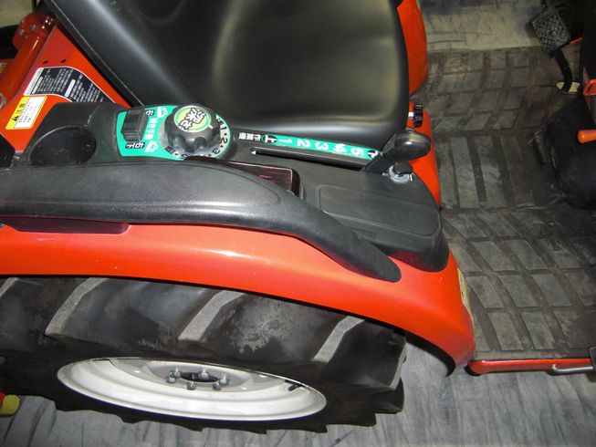 トラクター EG116VUS3 写真４