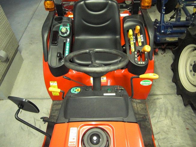 トラクター EG116VUS3 写真２