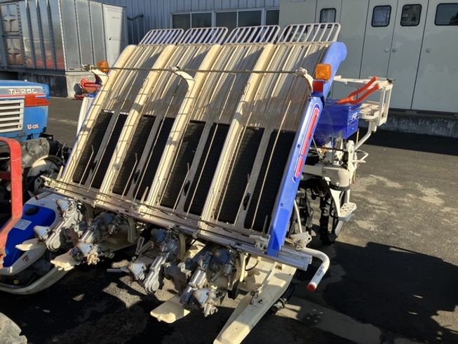 田植機 PQ4-DUF 写真３