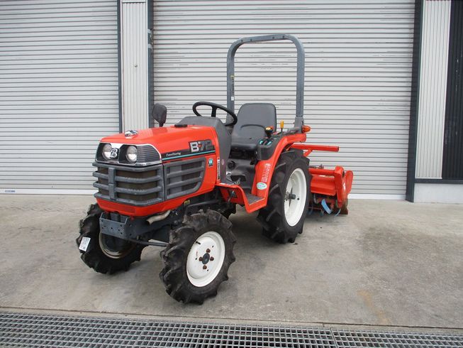 トラクター B72 写真５