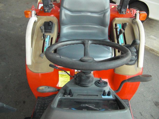 トラクター AF118VPUKS4 写真２