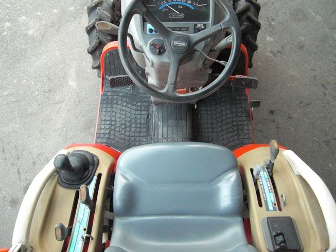 トラクター AF118VPUKS4 写真３