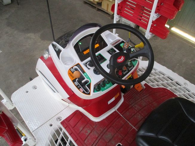 田植機 YR5D 写真５