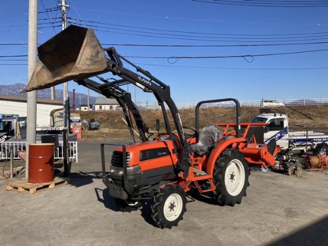 トラクター KL25MA+ローダー 写真７