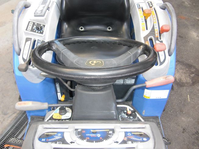 トラクター TH205-BA14VD 写真２