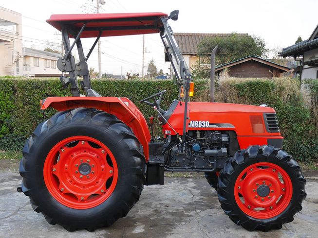 トラクター M6830 写真３