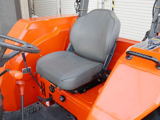 トラクター M6830 写真８