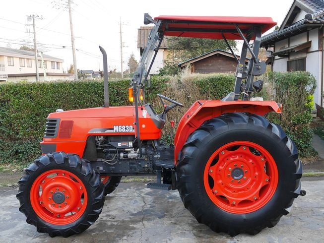 トラクター M6830 写真２