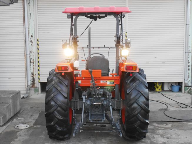 トラクター M6830 写真４