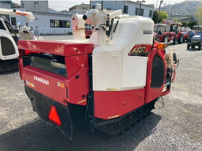 コンバイン AJ217 写真３