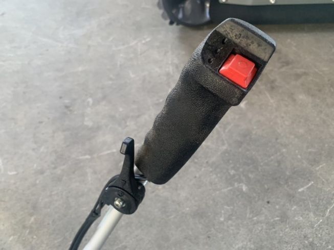 草刈機 MB2650 写真３