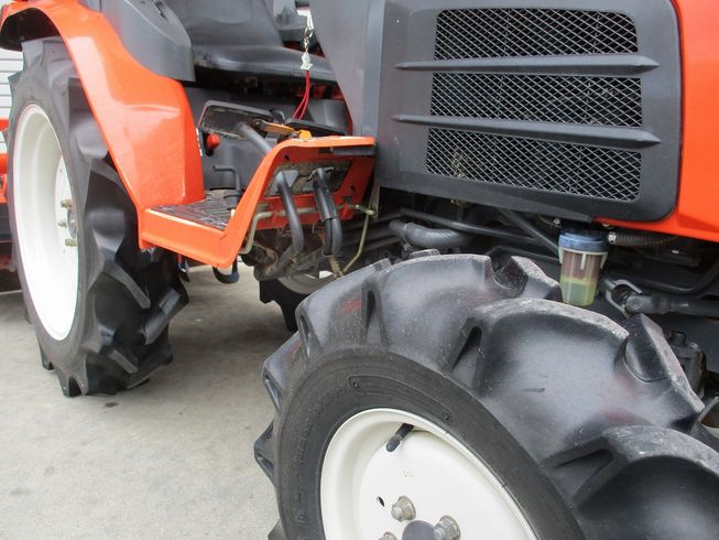 トラクター KB18 写真３