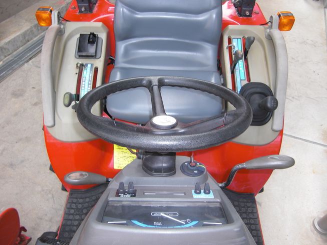 トラクター AF120VPUS4 写真２