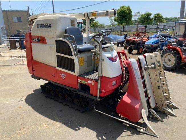 コンバイン GC322 写真２