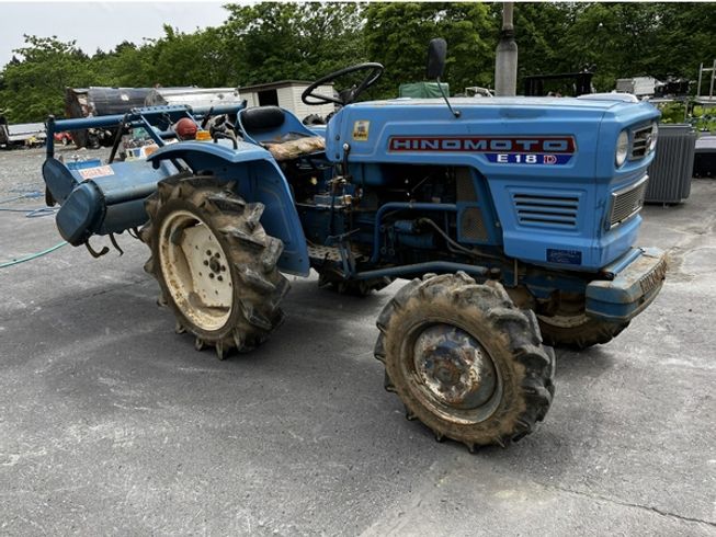 トラクター E18D 写真２