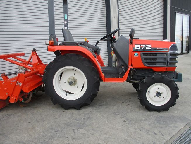 トラクター B72-AP 写真２