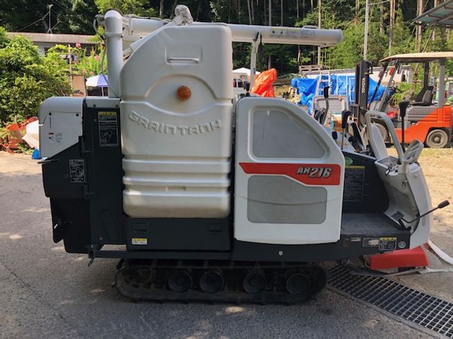 コンバイン AR216 写真４