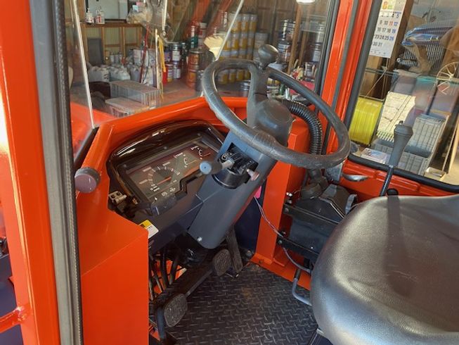 タイヤショベル　ホイールローダー R330 写真８