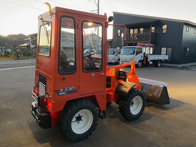 タイヤショベル　ホイールローダー R330 写真３