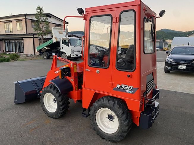 タイヤショベル　ホイールローダー R330 写真４