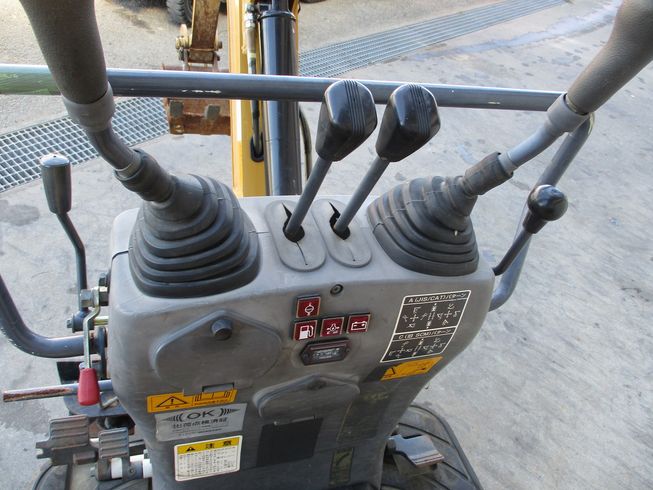 バックホー 008CR 写真５