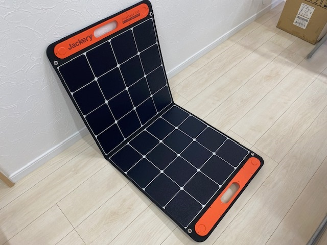 ポータブル蓄電器 400+ソーラパネルセット 写真３