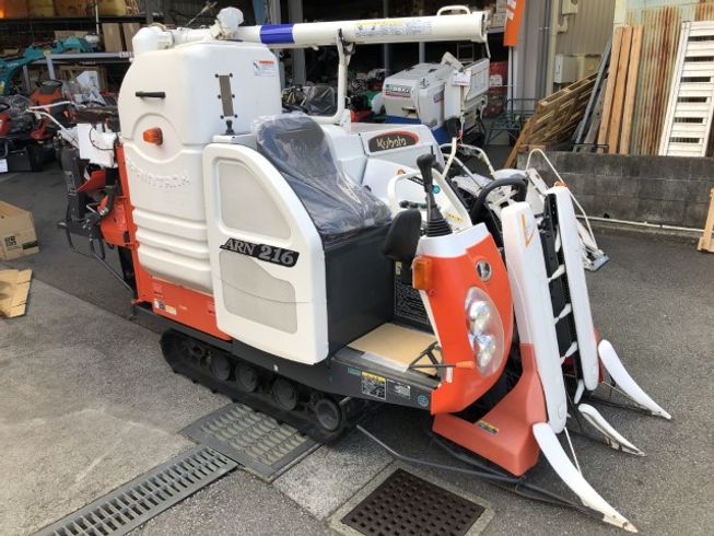 コンバイン ARN216 写真２