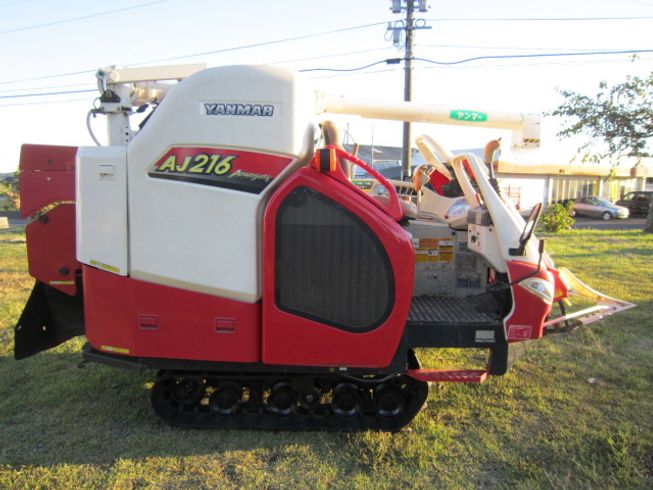 コンバイン AJ216 写真３