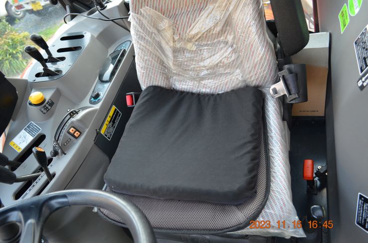 トラクター SMZ85QMAXWURﾌﾛﾝﾄﾛｰﾀﾞｰ付 写真３