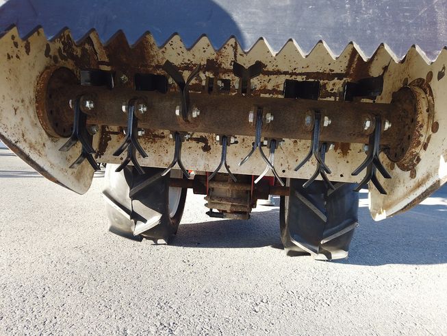 草刈機 ☆新春SALE☆　動画有 整備済　ナイフ(刃)・タイヤ新品♪　HR662 写真３