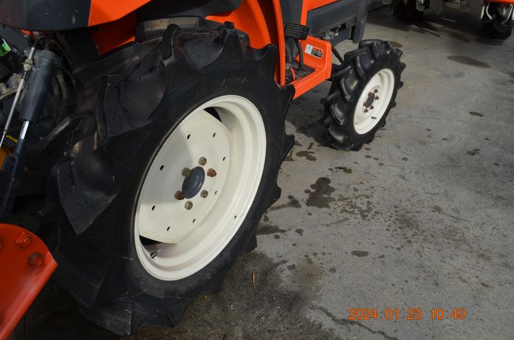 トラクター T220BMAXRF11　2Mﾊﾛｰ付き 写真４