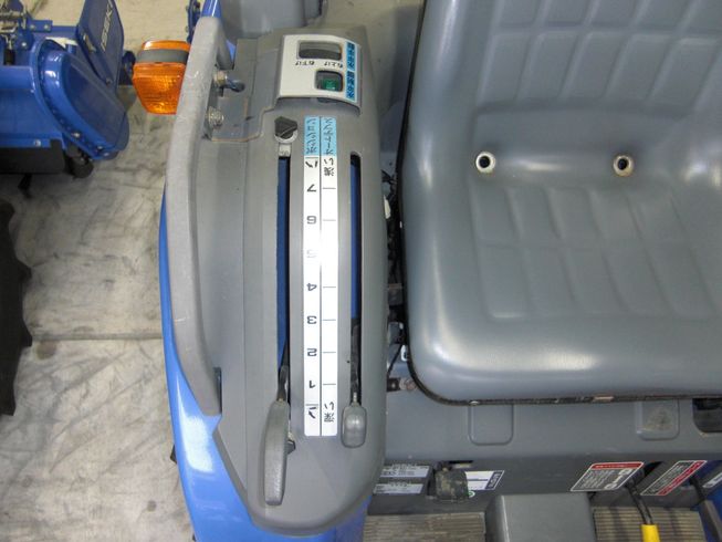 トラクター THS20-UKXZA3V　シンプルタイプ　フル装備 写真３