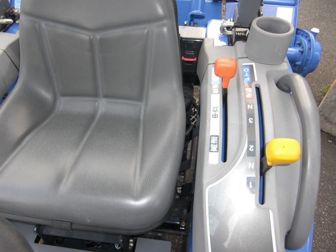 トラクター TQ17-LKXA3V　フル装備！　高年式！　サンバイザー付！ 写真４