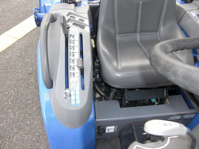 トラクター TQ17-LKXA3V　フル装備！　高年式！　サンバイザー付！ 写真３