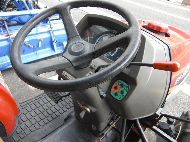 トラクター EF222VUKS5　フル装備　大型特殊免許不要 写真５